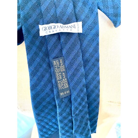 VTG Giorgio Armani Cravatte Royal Navy Blu Black Woven Striped Silk Acetate Tie - Picture 6 of 6